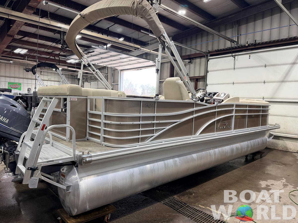 Used 2014 Bennington 2375RL & 70HP Yamaha 4Stroke - $21,995