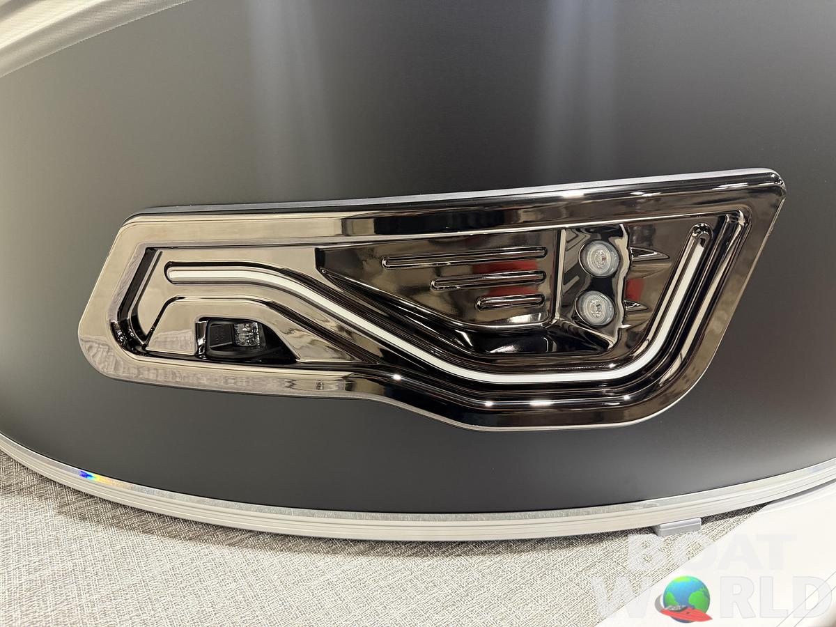 2026 Tahoe Pontoons LTZ 2385 Swingback (VRB) Windshield Tritoon