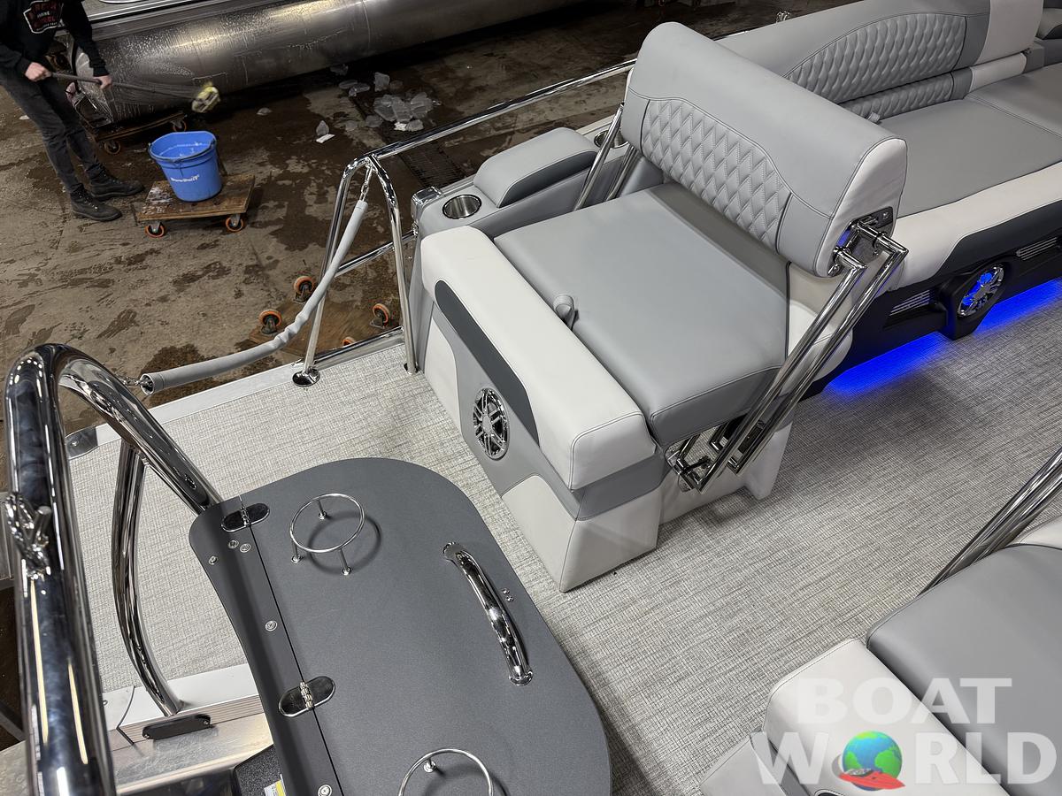 2025 Tahoe Pontoons Cascade 2385 Quad Lounge Shift Flip Tritoon & Honda 4-Stroke EFI