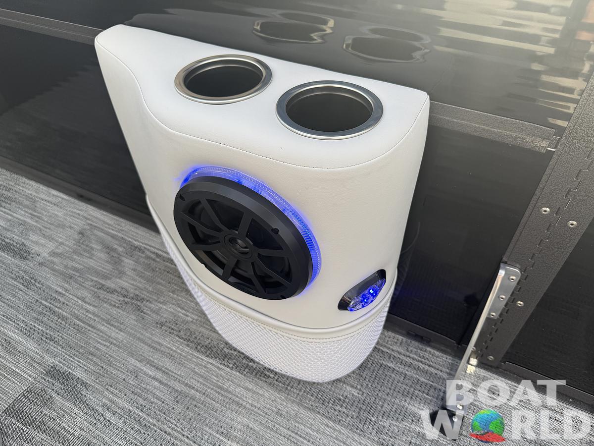 2026 Montego Bay 8522 Swingback Deluxe Pontoon 