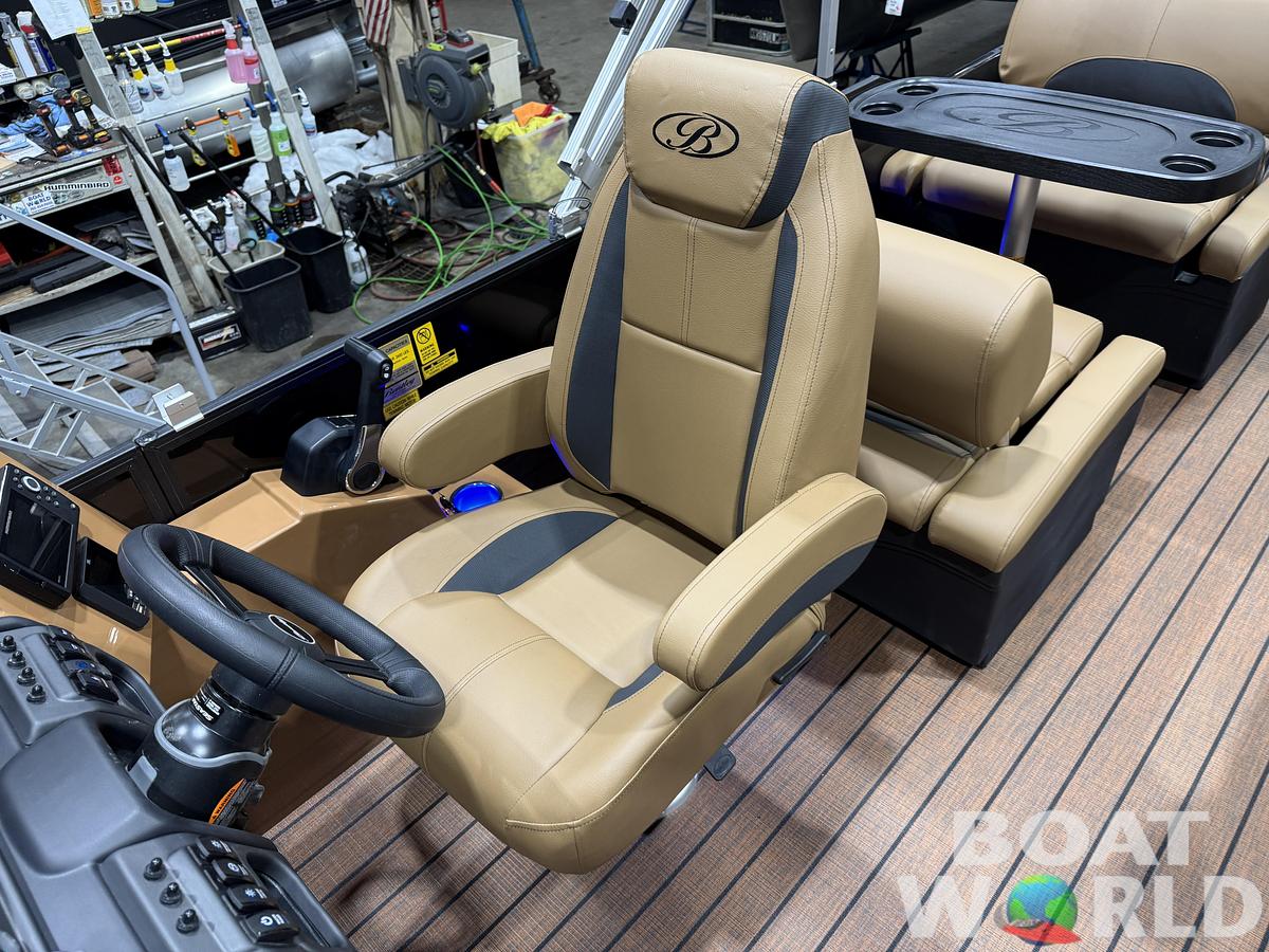 2026 Bentley Pontoons Legacy 223 QSB Swingback Tritoon 