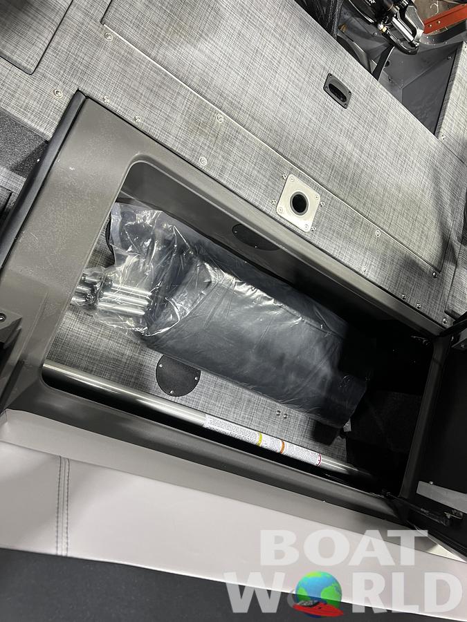 2026 Princecraft Ventura 230 WRL Swingback Deckboat