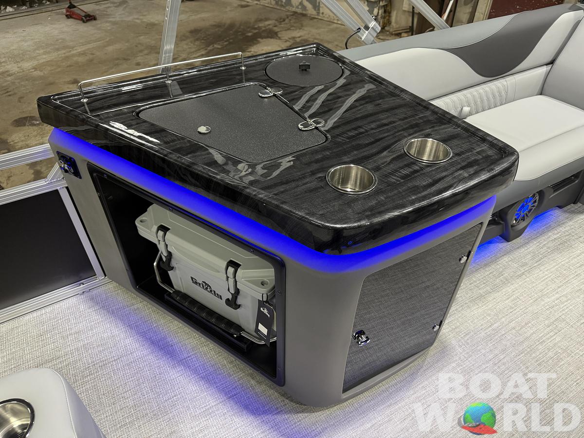 2026 Tahoe Pontoons LTZ 2385 Elite Windshield Tritoon