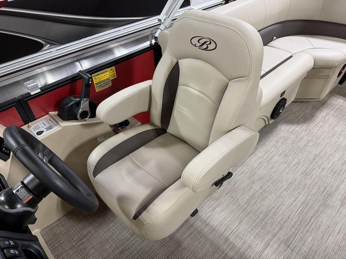 2025 Bentley Pontoons Legacy 200 Navigator Quad Lounge & Honda 4-Stroke EFI