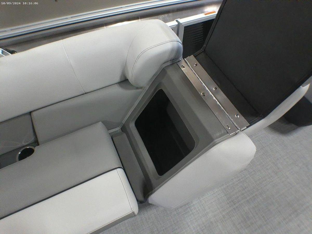 2025 Princecraft Vectra 23 RL Swingback Lounge Pontoon & Mercury 4-Stroke EFI