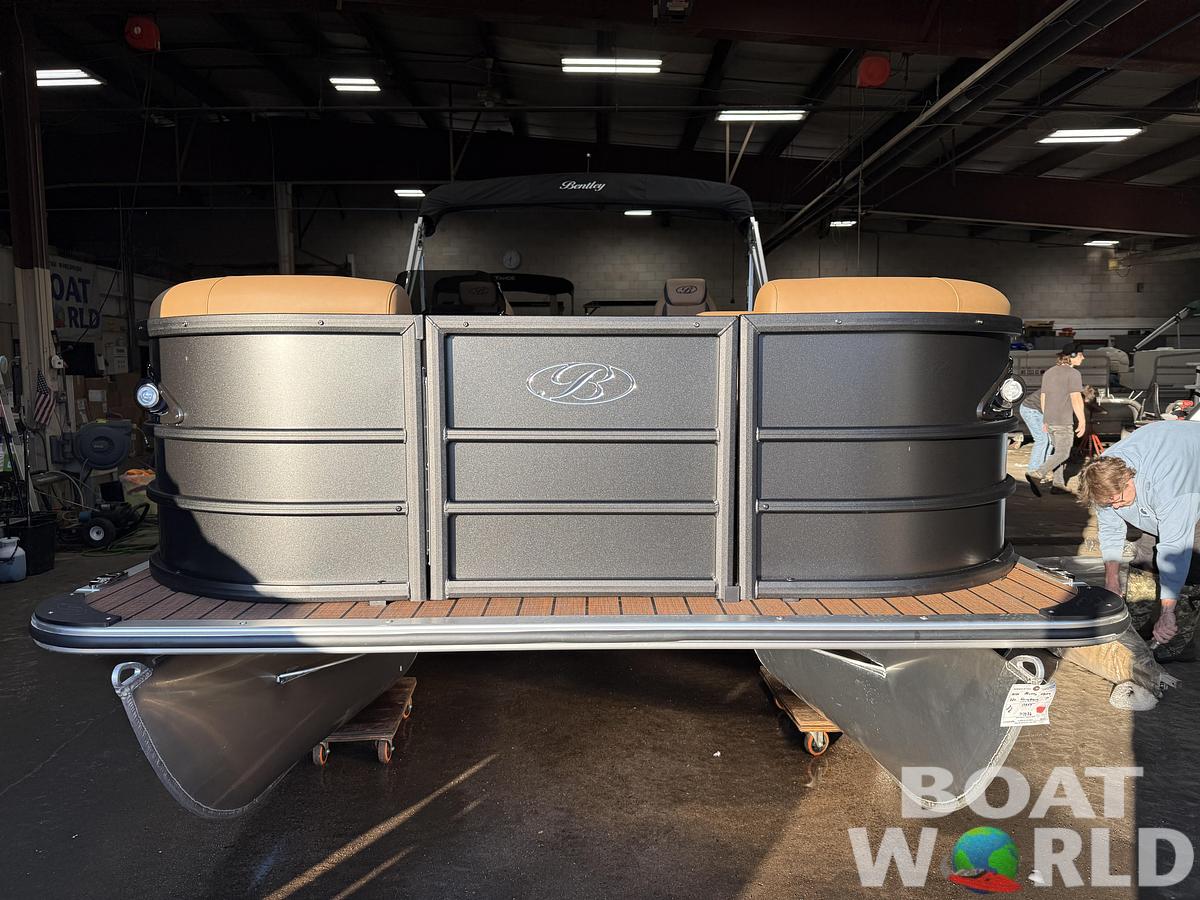 2026 Bentley Pontoons Legacy 220 Swingback 