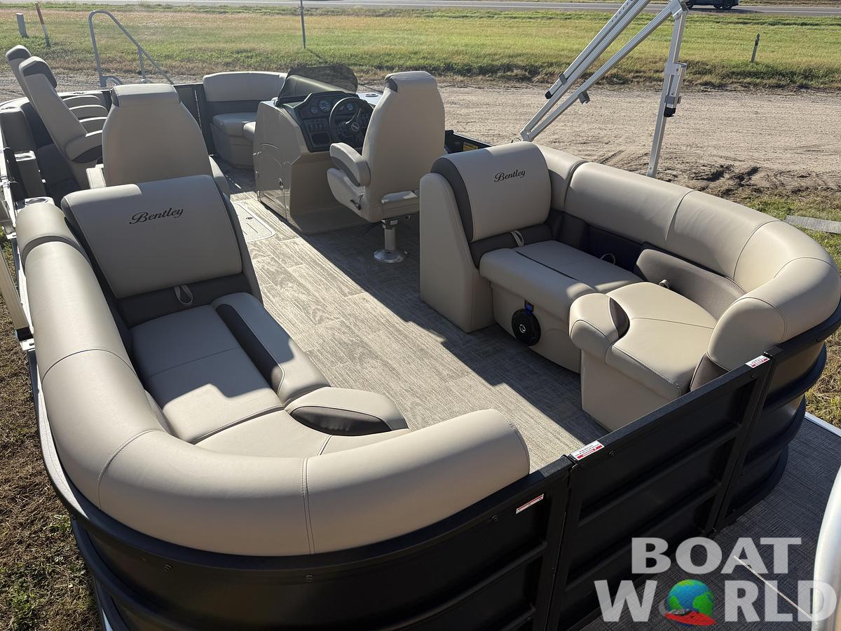 2026 Bentley Pontoons Legacy 223 Navigator DL Quad Lounge Tritoon & Honda 4-Stroke EFI