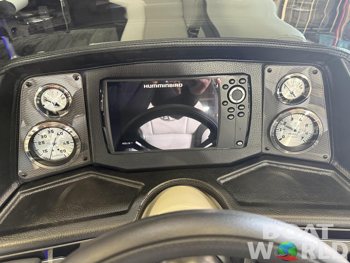 2026 Montego Bay 8522 DL Quad Lounge Tritoon