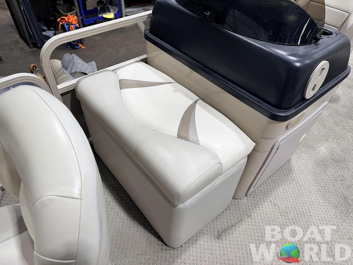 Used 2008 Sylvan Mirage 8520 Party Fish