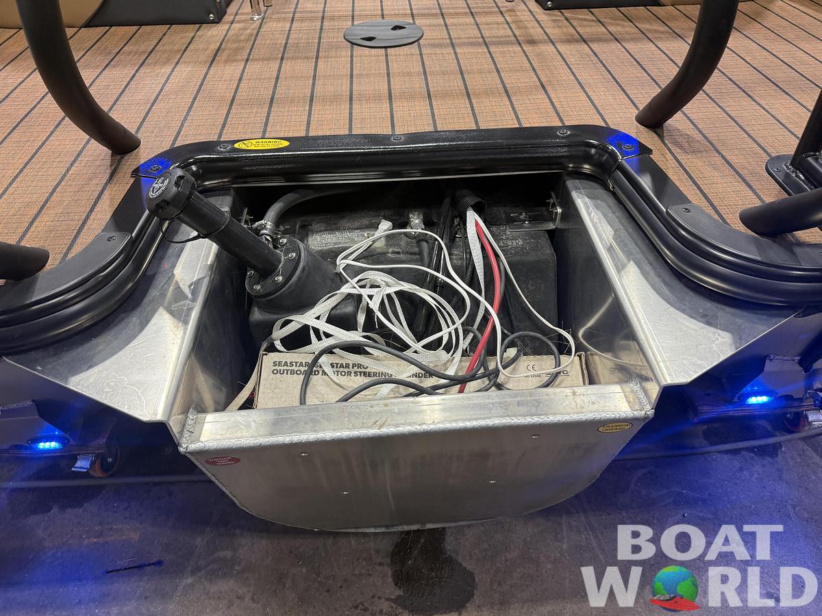 2026 Bentley Pontoons Elite 253 Admiral 350HP Quad Lounge Tritoon