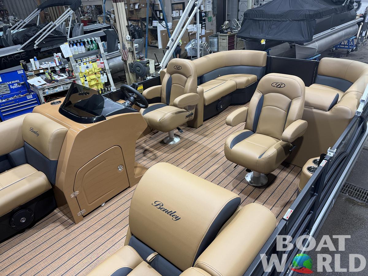 2026 Bentley Legacy 200 Navigator Quad Lounge $34995