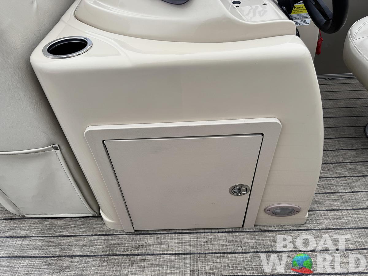 Used 2018 Sylvan Mirage 820 Cruise