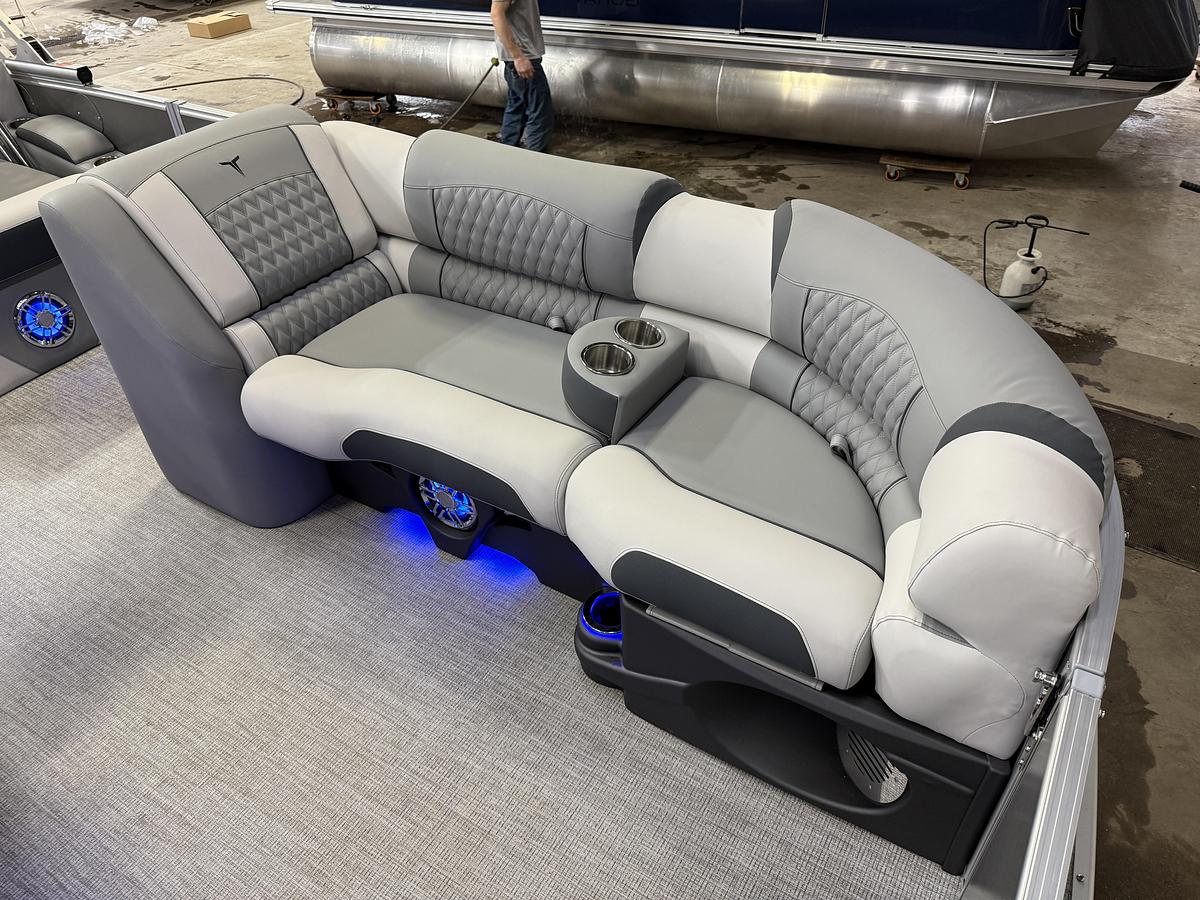 2025 Tahoe Pontoons Cascade 2385 Quad Lounge Shift Tritoon & 225HP 4-Stroke