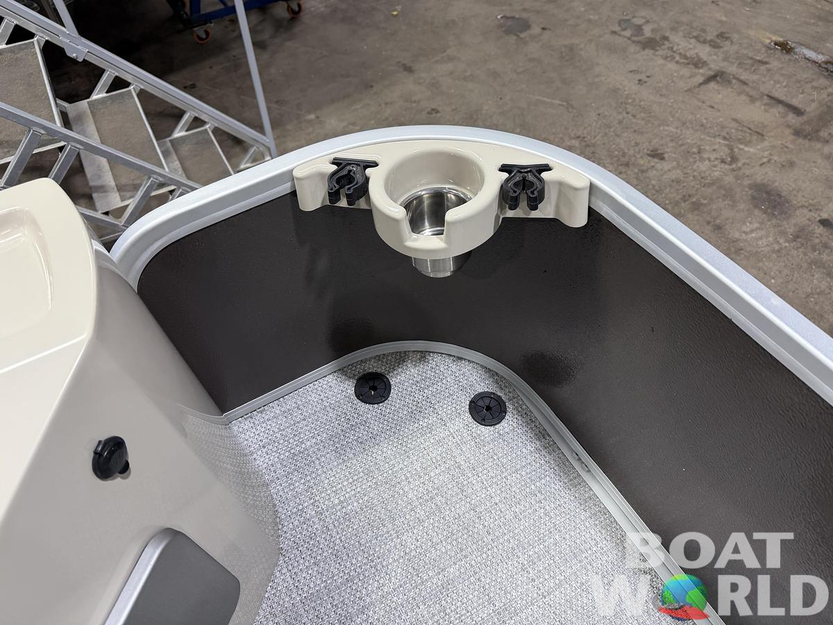 Used 2016 Premier 220 Castaway