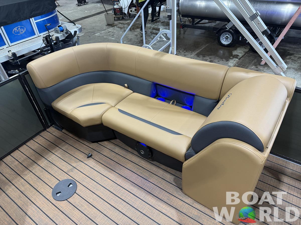 2026 Bentley Legacy 150HP 220 Navigator DL Quad Lounge $49995