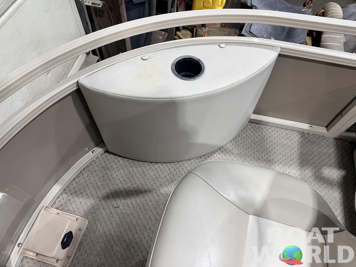 Used 2008 Sylvan Mirage 8520 Party Fish