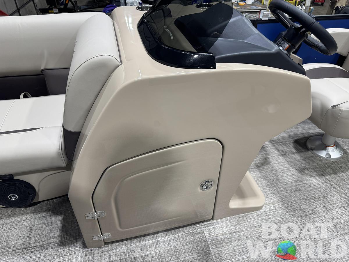 2026 Bentley Pontoons Legacy 220 Navigator Quad Lounge