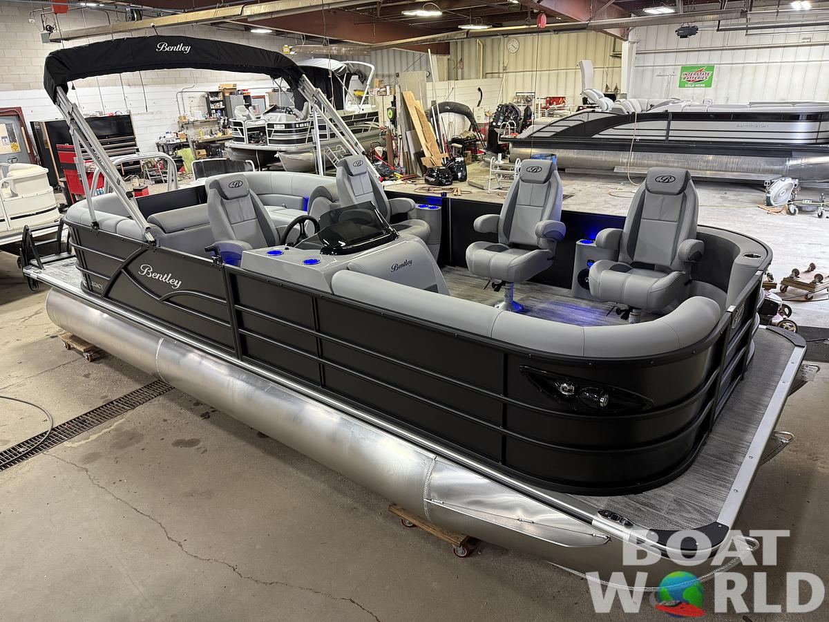 2025 Bentley Pontoons Legacy 223 Navigator Quad Lounge Tritoon & Honda 4-Stroke EFI