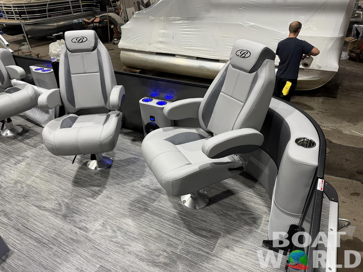 2026 Bentley Pontoons Legacy 220 Navigator DL Quad Lounge