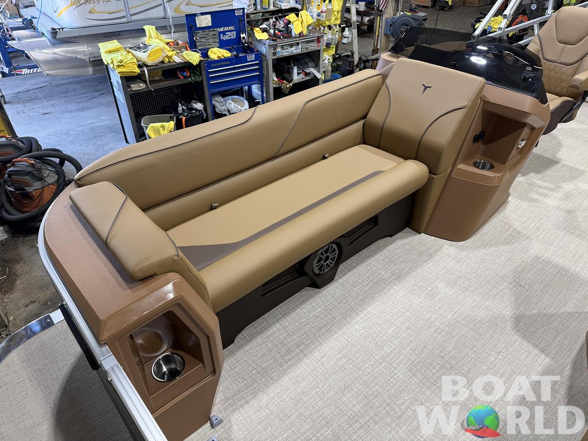 2027 Tahoe Sport VRB Premium 2385 Swingback & 4-Stroke $37995