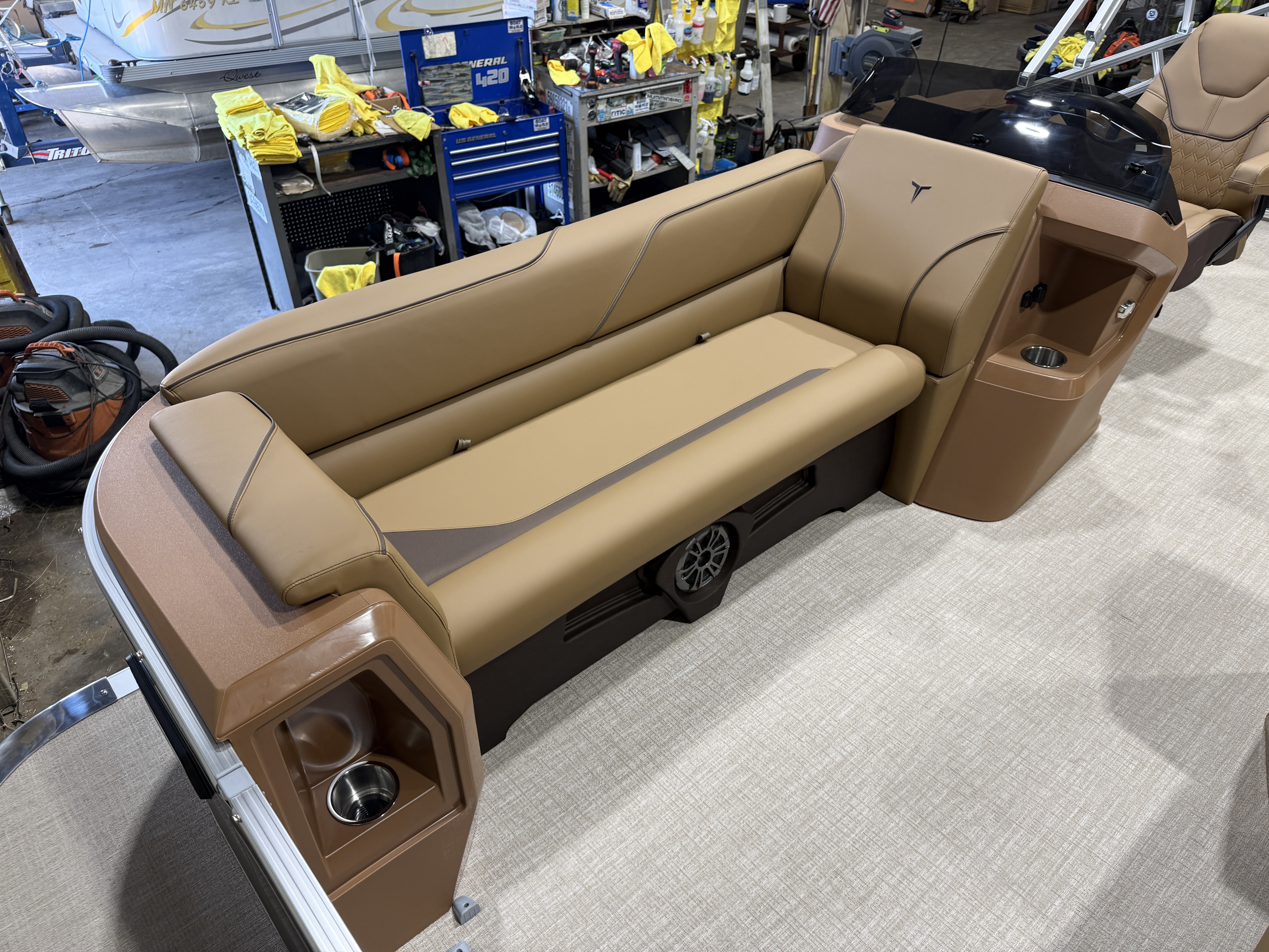 2027 Tahoe Sport VRB Premium 2385 Swingback & 4-Stroke $37995
