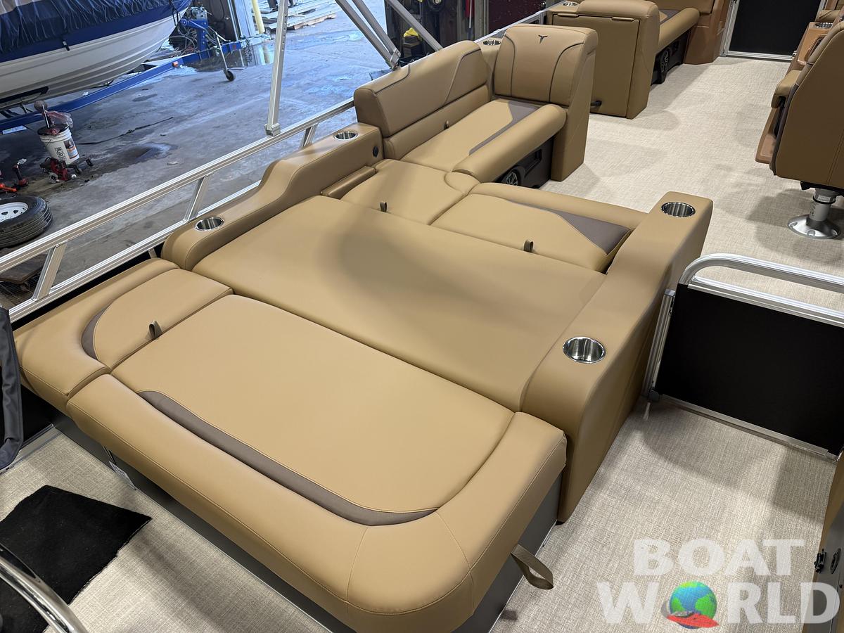 2027 Tahoe Sport VRB SE 2385 Swingback & 4-Stroke $35995