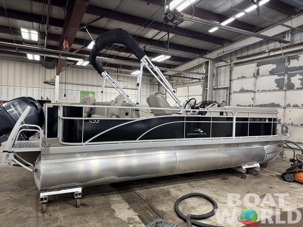 Used 2017 Bennington  22 SS Pontoon with 90HP Yamaha Fourstroke EFI