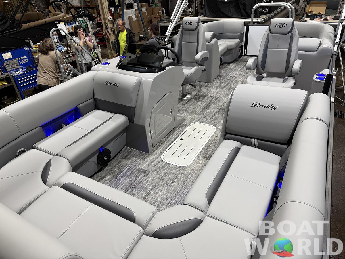 2026 Bentley Pontoons Legacy 223 Navigator Quad Lounge Tritoon