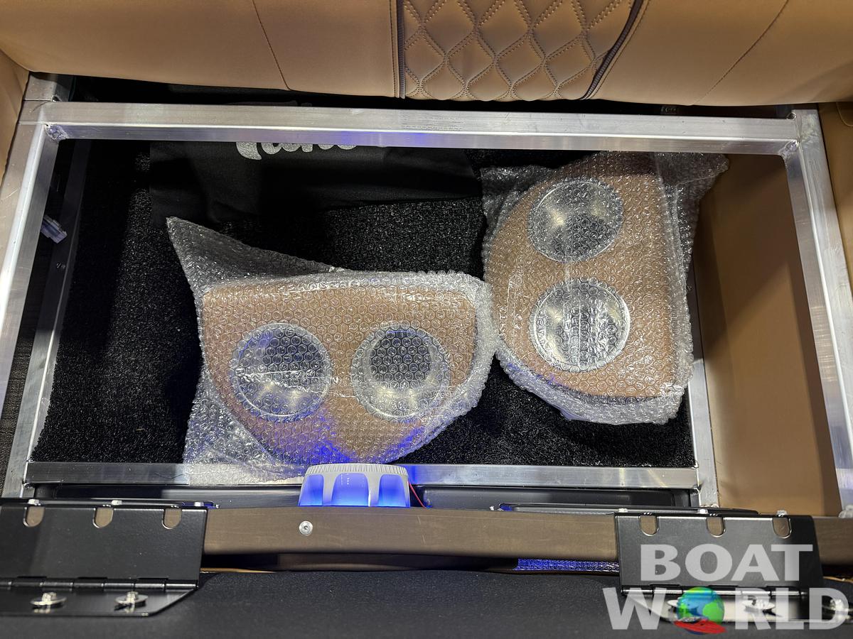 2026 Tahoe Pontoons Cascade 2385 Swingback (VRB) Tritoon 