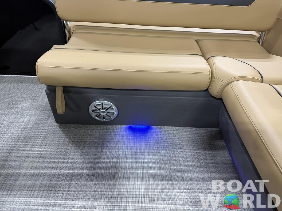 2027 Princecraft Vectra 23 RL SS Swingback Pontoon $36995