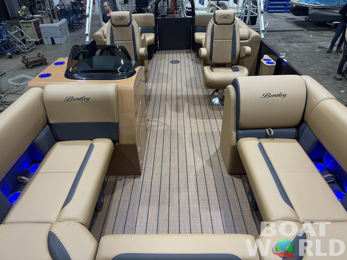 2026 Bentley Pontoons Legacy 220 Navigator Quad Lounge