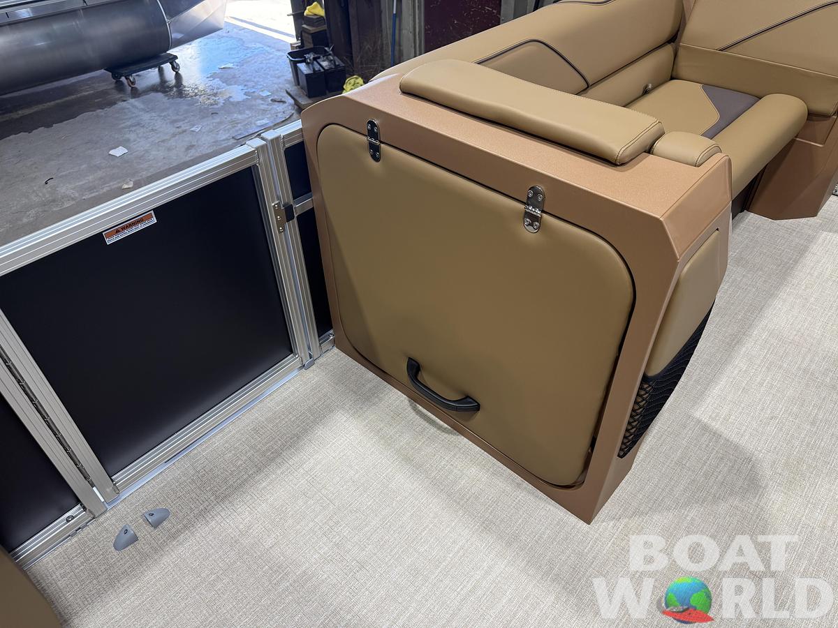 2027 Tahoe Sport VRB Premium 2385 Swingback & 4-Stroke $37995