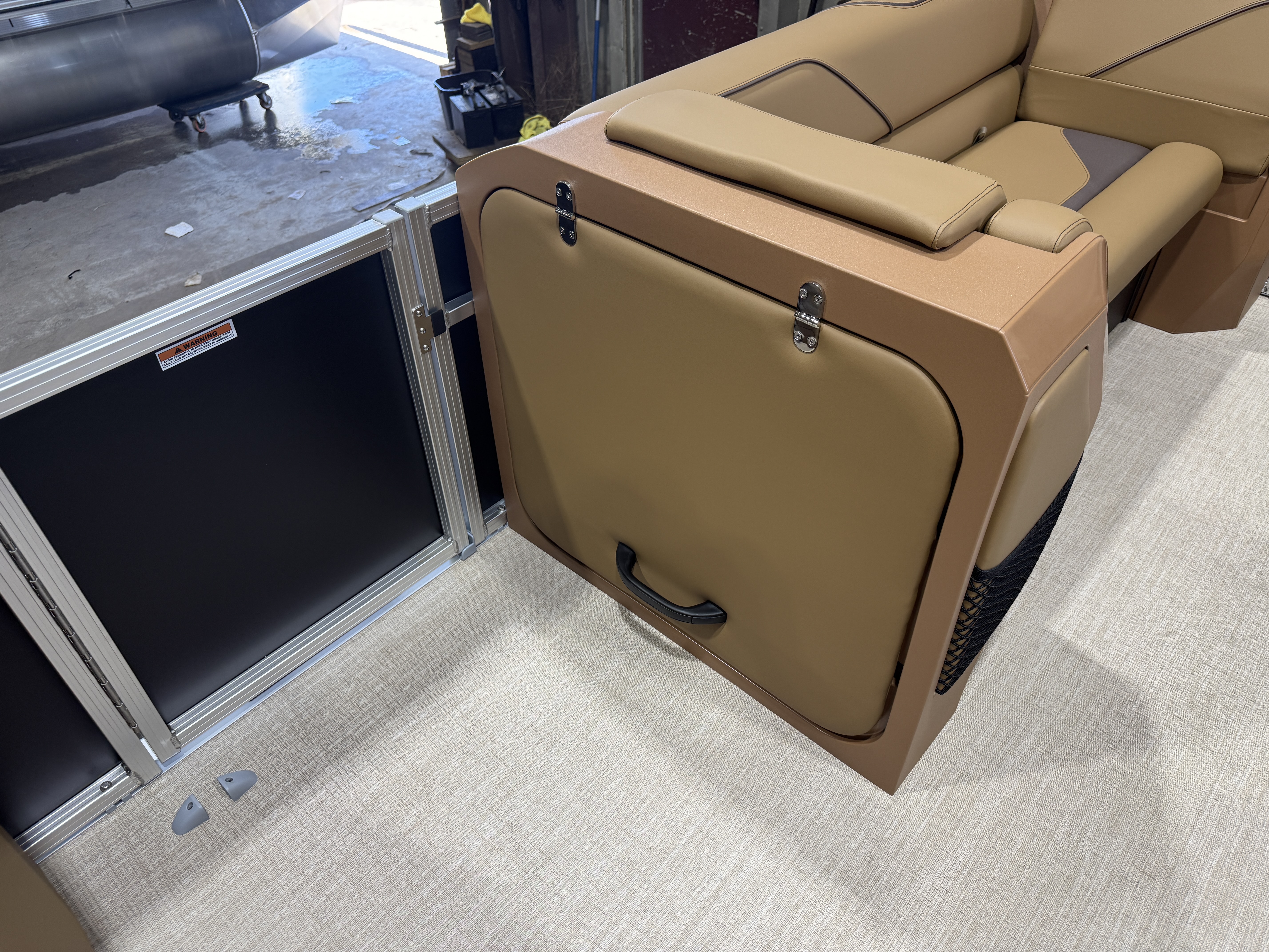 2027 Tahoe Sport VRB Premium 2385 Swingback & 4-Stroke $37995