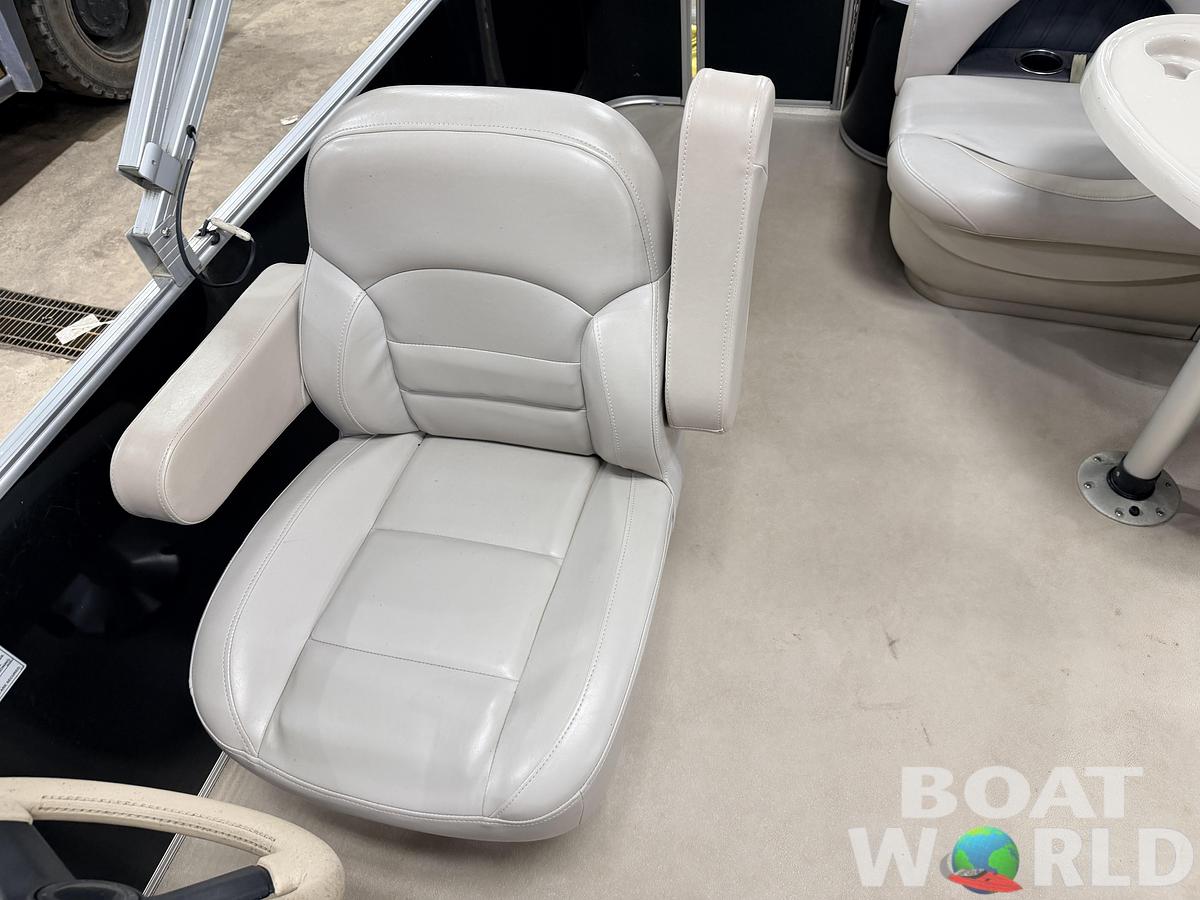 Used 2015 Sylvan Mirage 820 & 90HP Mercury 4Stroke - $21,995