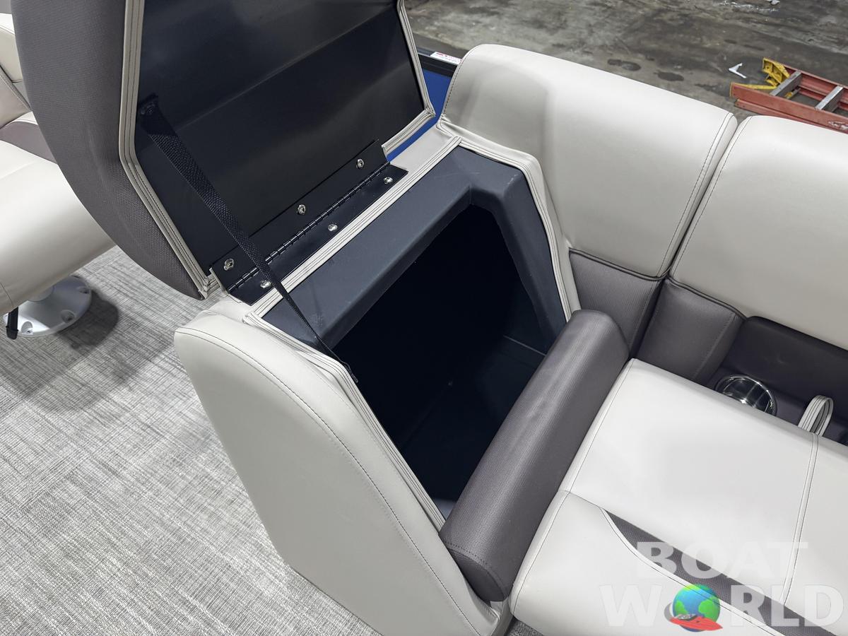 2026 Bentley Pontoons Legacy 220 Navigator Quad Lounge