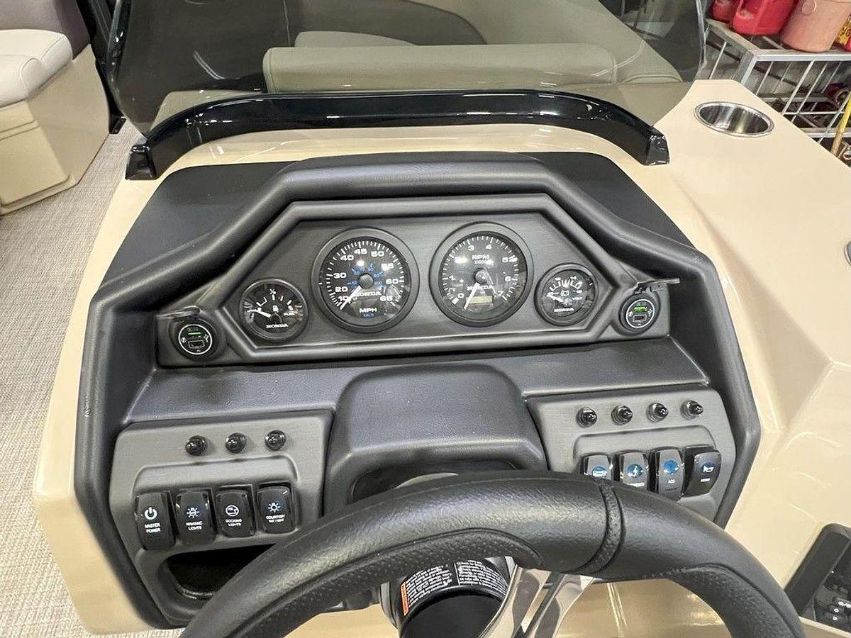 2025 Bentley Pontoons Legacy 200 Swingback & Honda 4-Stroke EFI