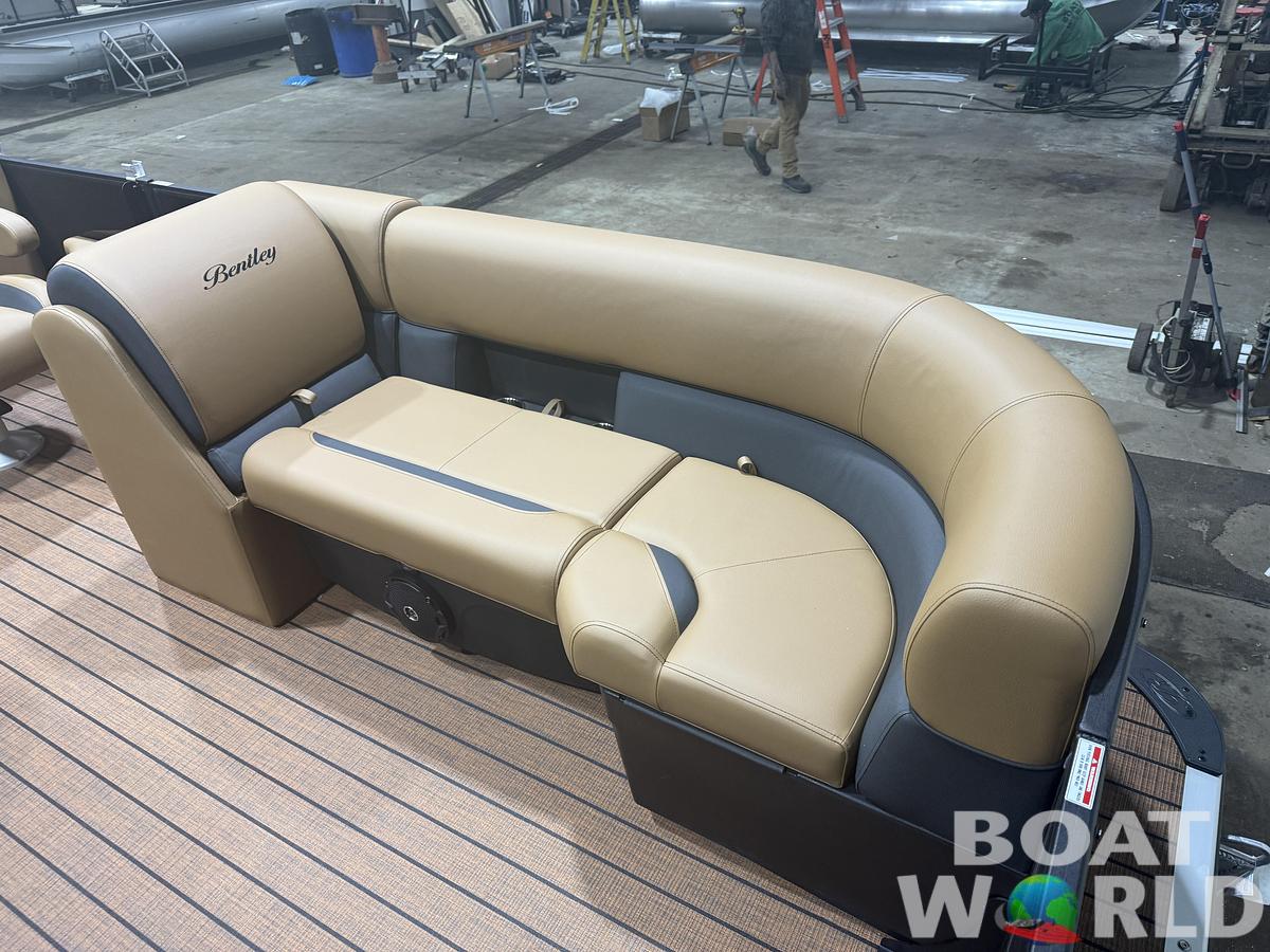 2026 Bentley Legacy 220 Navigator Quad Lounge Pontoon $36995