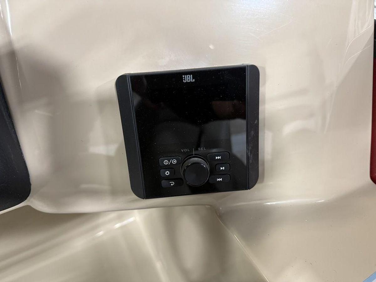 2025 Bentley Pontoons Legacy 200 Navigator Quad Lounge & Honda 4-Stroke EFI