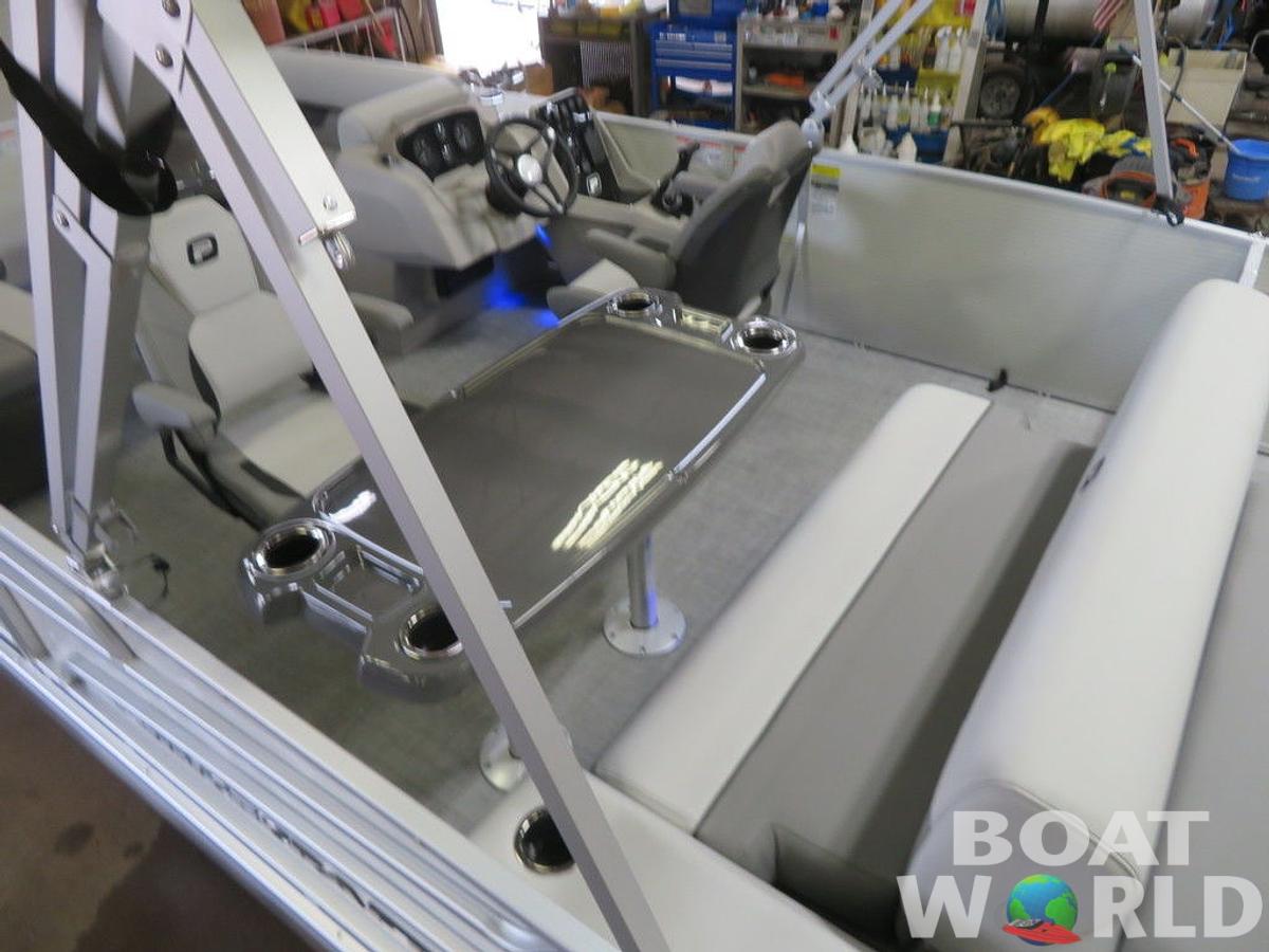 2025 Princecraft Vectra 21 RL Swingback SS Pontoon & Mercury 4-Stroke EFI