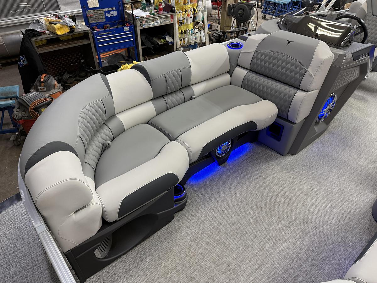 2025 Tahoe Pontoons Cascade 2385 Elite Tritoon & Honda 225HP 4-Stroke EFI