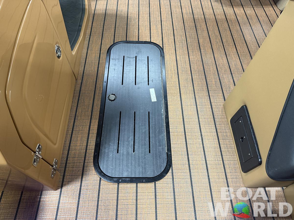 2026 Bentley Pontoons Elite 223 Admiral Quad Lounge Tritoon