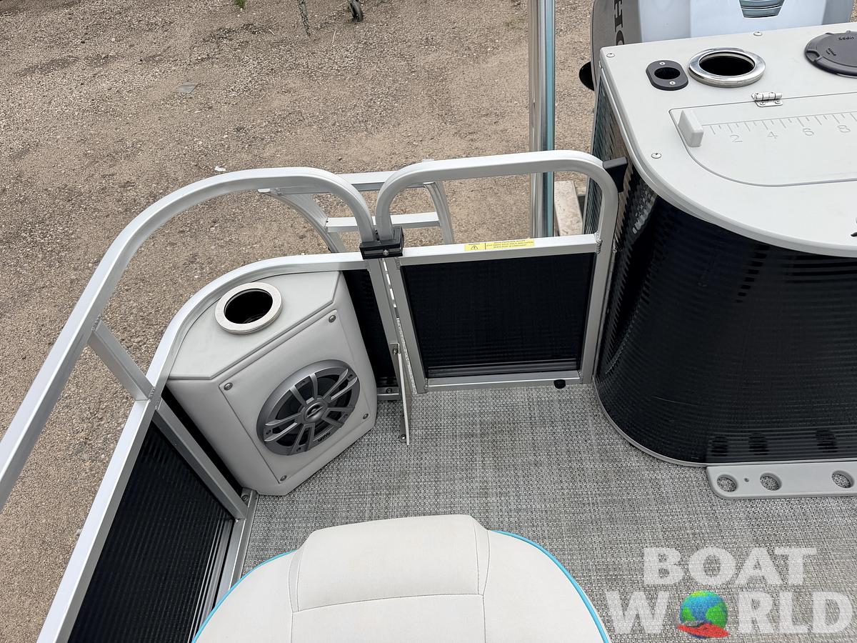 Used 2019 Qwest 822 LS Tritoon & 150HP Honda 4Stroke -$29,995