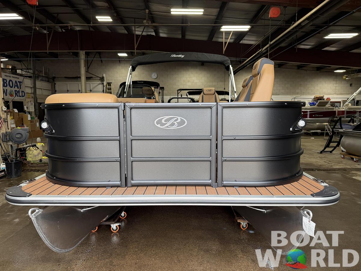 2026 Bentley Legacy 220 Navigator DL Quad Lounge $42995