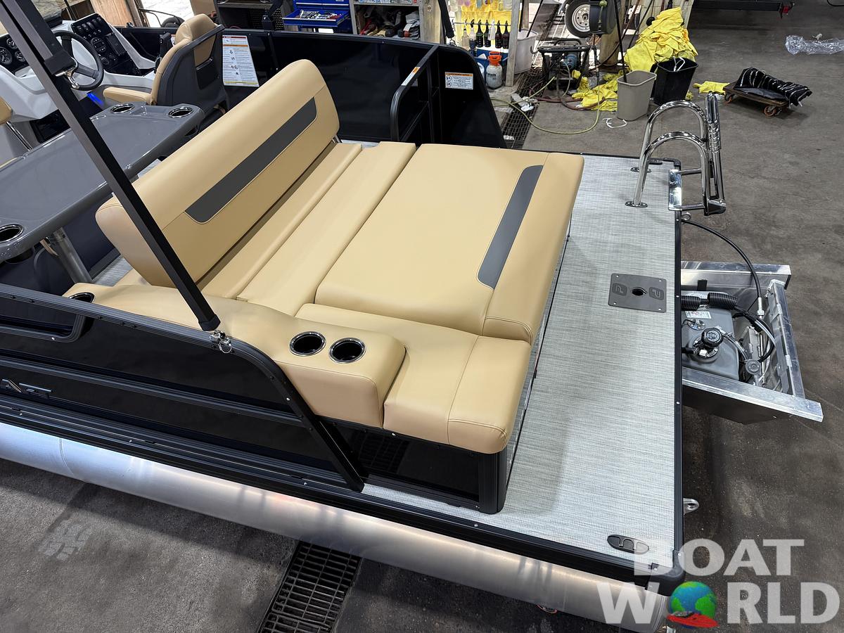 2027 Princecraft Vectra 23 RL Dinette Swingback $36,995