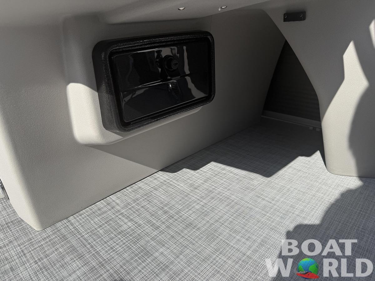 2026 Princecraft Vectra 21 RL Swingback Lounge Pontoon & Mercury 4-Stroke EFI