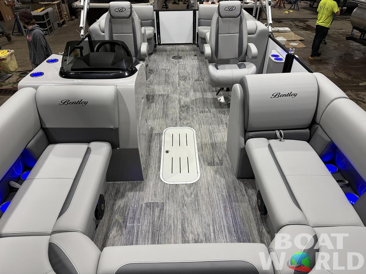 2026 Bentley Pontoons Legacy 223 Navigator Quad Lounge Tritoon