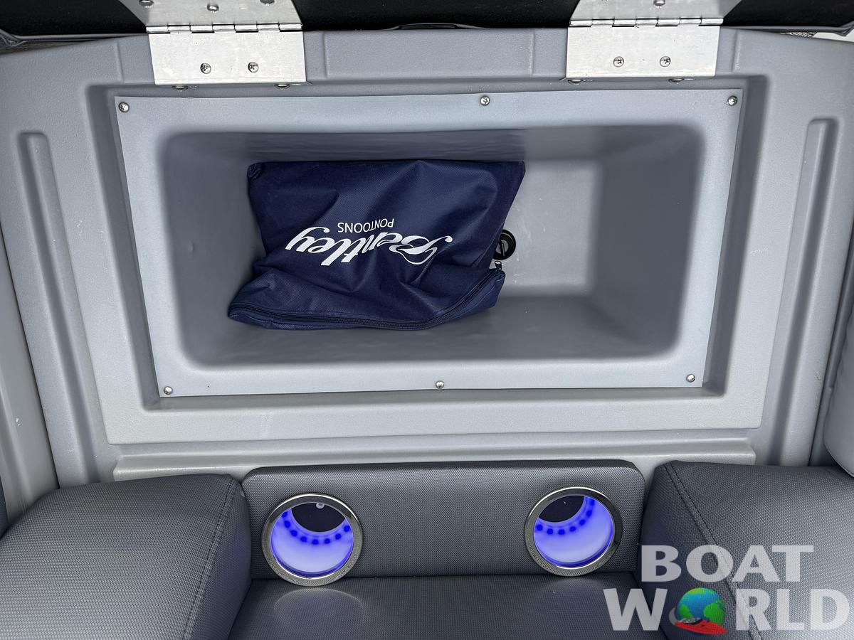 2026 Bentley Pontoons Legacy 223 QSB Swingback Tritoon 