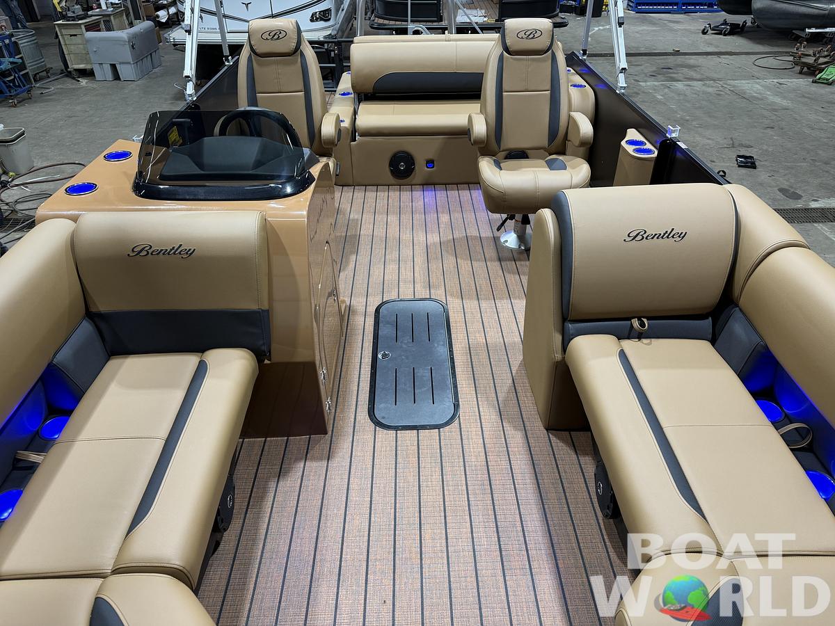 2026 Bentley Pontoons Legacy 223 Swingback Tritoon 