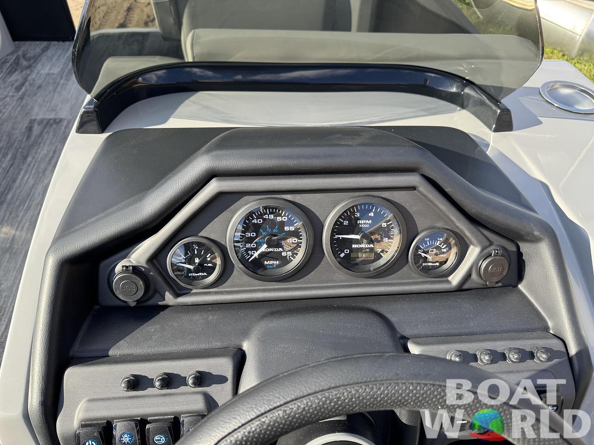 2026 Bentley Pontoons Forward Fish 220 Swingback