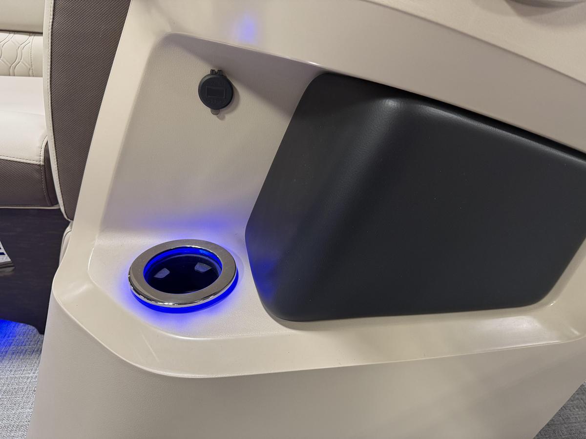 2025 Tahoe Pontoons LTZ 2385 Quad Lounge Shift SS Tritoon & Honda 4-Stroke EFI